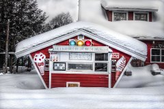 Ice-cream-stand-in-the-snow