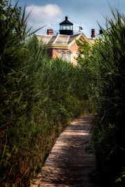 Saugerties-Lighthouse-from-path