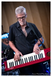 LRB-Keyboard-player-with-portable