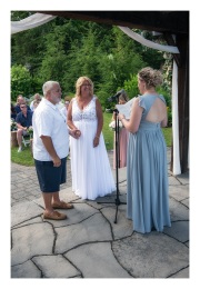 couple-at-the-alter